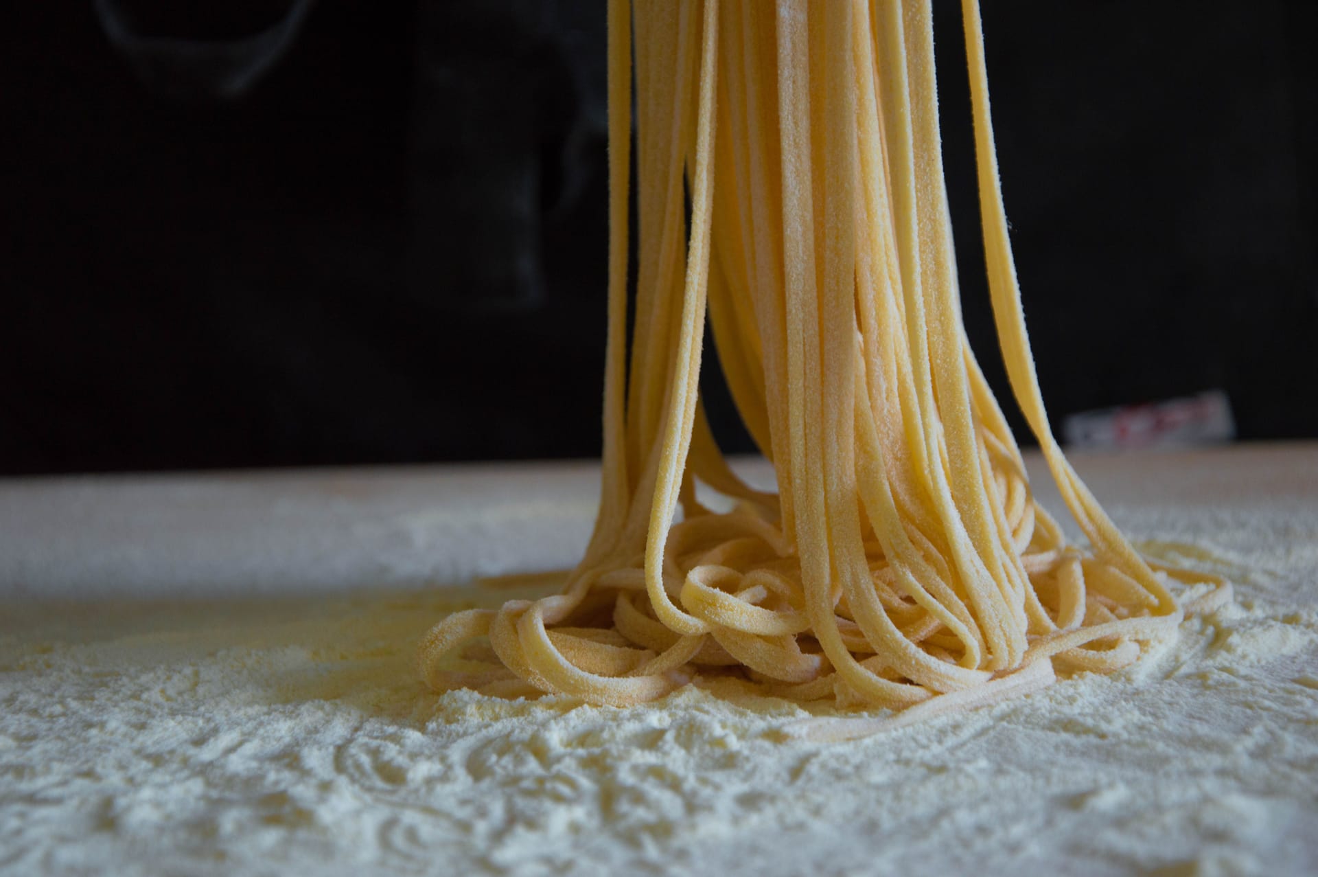 Pici all'aglione: il piatto tipico di Cortona, storia e come si fanno